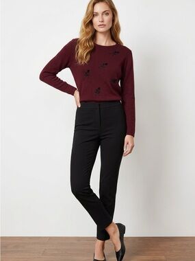 Women's Long Sleeve Embroidered Crewneck Sweater - Burgundy
